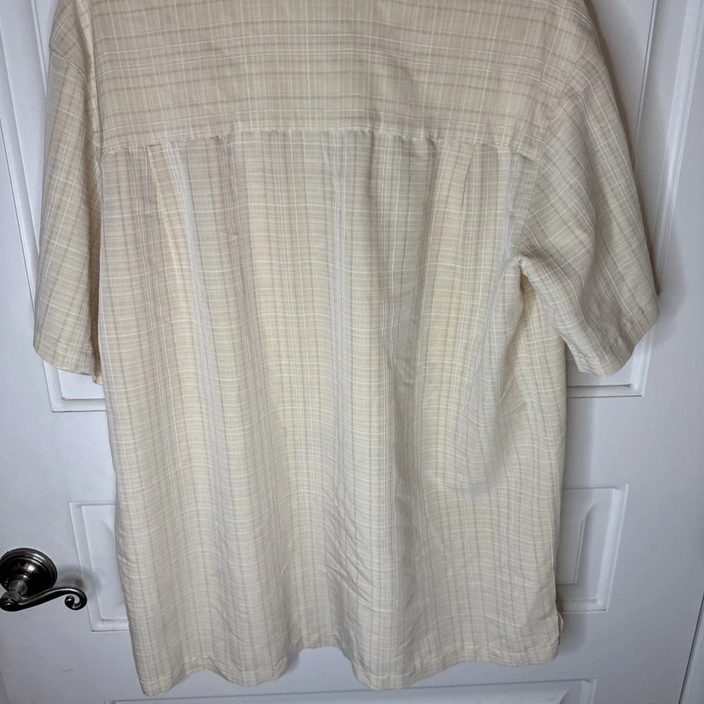 Preowned Excellent Condition Foundry Men's Short Sleeve Button-Up‎ Sz LT